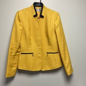 Tahari size 4 gold blazer